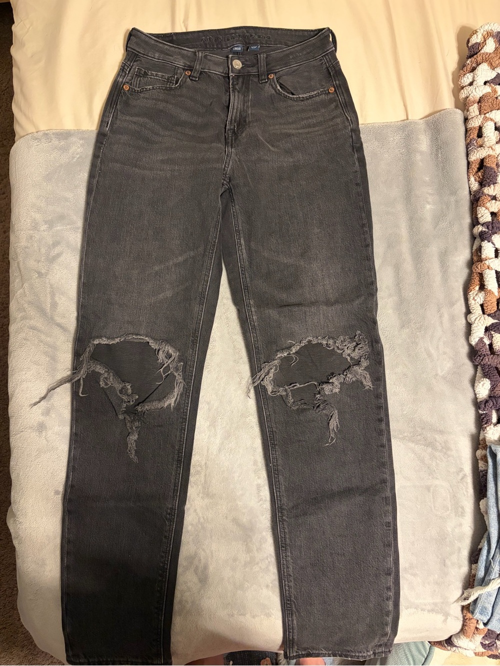 American Eagle Outfitters Black Distressed Straight-Leg Jeans